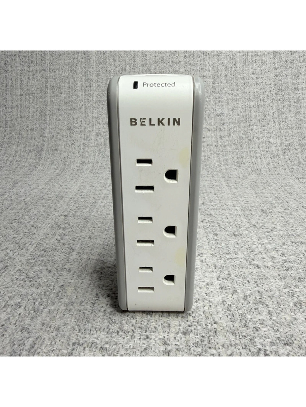 Belkin 3 Outlet 2 USB Travel Surge Protector Wall Tap Power Adapter BZ103050